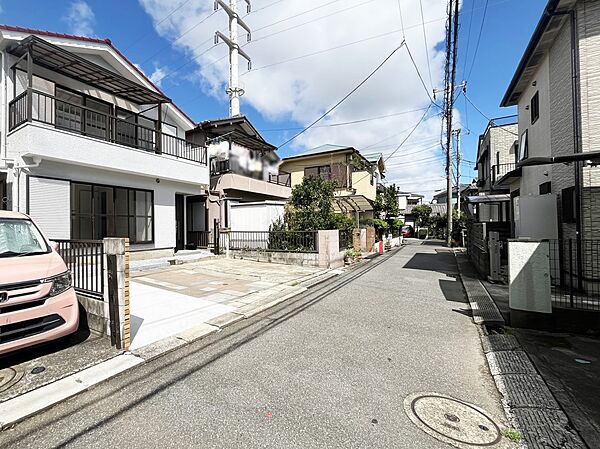 前面道路副含む外観