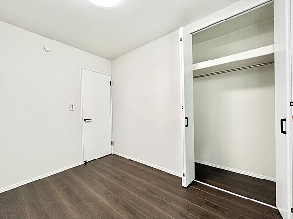子供部屋にもおすすめな収納スペースたっぷりの居室