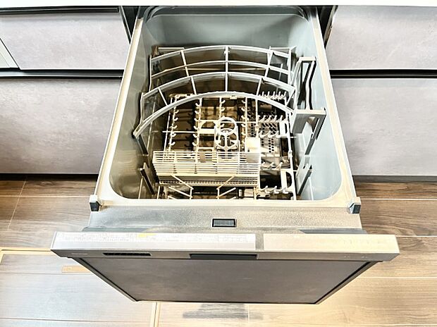 面倒なお片づけは食洗機にお任せ！家事の負担が減って、時間にも気持ちにもゆとりができます。