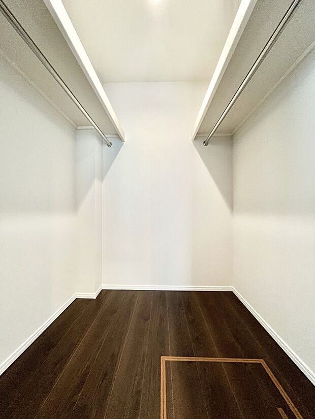 毎日の服選びが楽しくなるウォークインクローゼット 