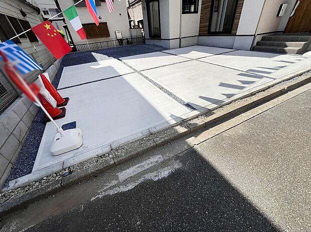 目の前が駐車場だと、雨の日も、大量にお買い物をした時も便利ですよね。