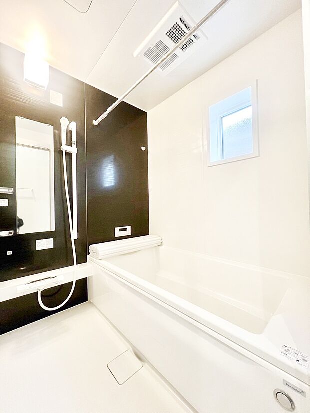 落ち着きのあるダークカラーを基調にしたバスルームで1日の疲れをリフレッシュ!