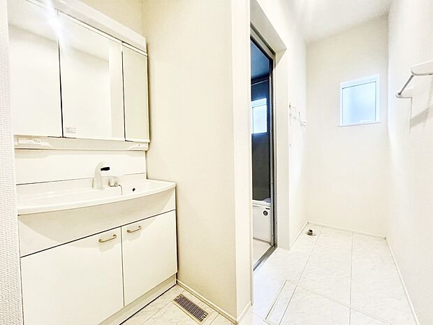 清潔感のある快適空間です。毎日の身支度も気持ち良くお使い頂けます。