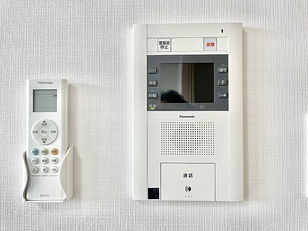 訪問者が一目でわかる安心のＴＶモニター付きインターホン。