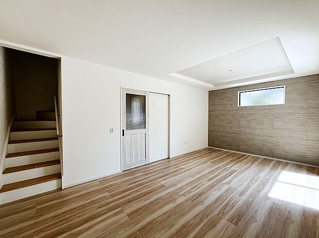 内装「ただいま」「おかえり」家族とのコミュニケーションが深まるリビングイン階段。