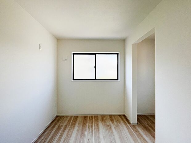 ウォークインクローゼットがあるお部屋。季節ごとの入れ替えも不要で便利です!