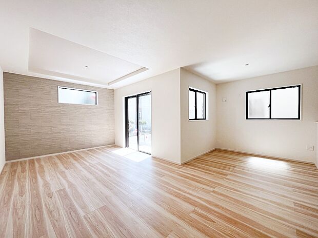 日当たりの良いリビング。お気に入りのグリーンを飾れば更に心地よさがアップ!