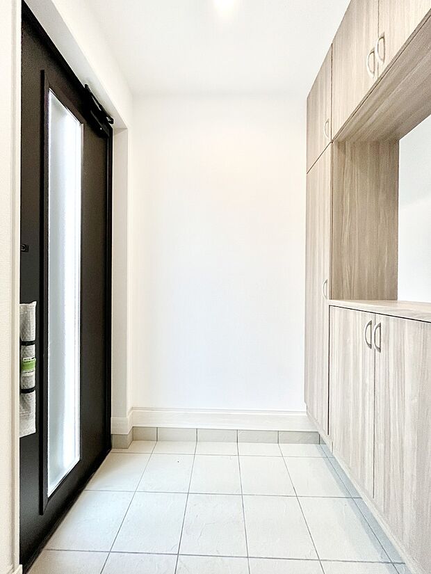 散らかりがちな玄関もスッキリの玄関収納付