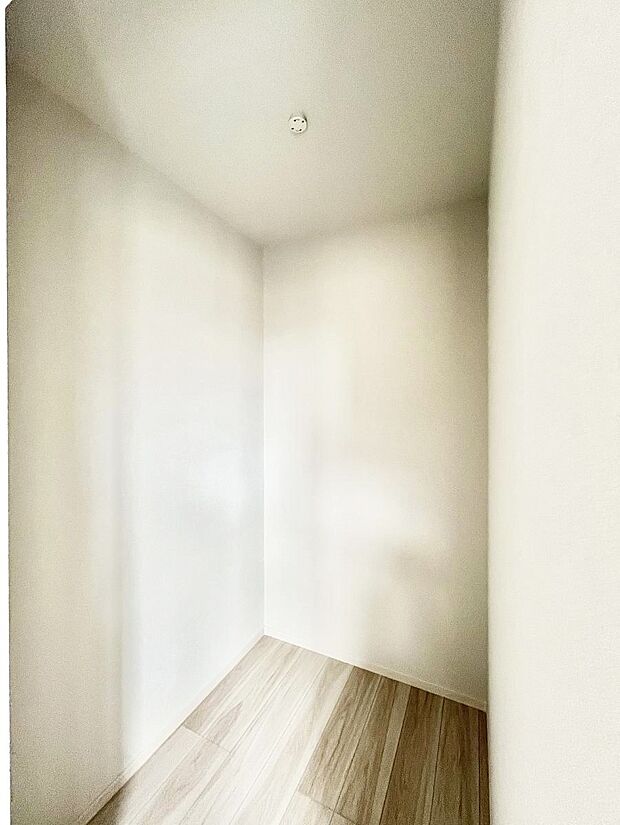 ウォークインクローゼットの活用で生活空間スッキリ