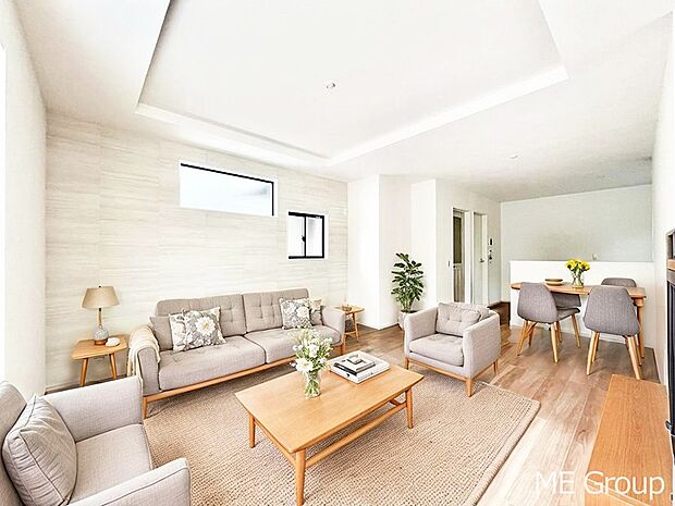 落ち着いた雰囲気のLDKは家族みんなの快適空間※家具はCGです