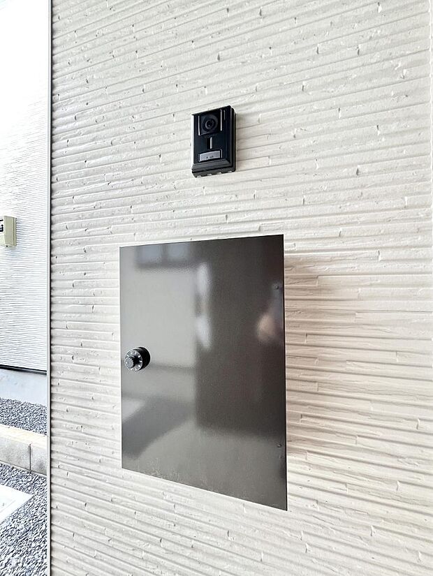 シンプルなデザインのポスト