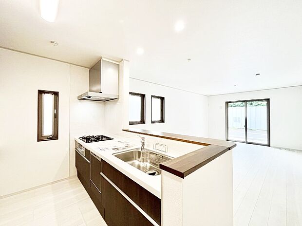 料理をしながらご家族との会話を楽しめる対面カウンターキッチン