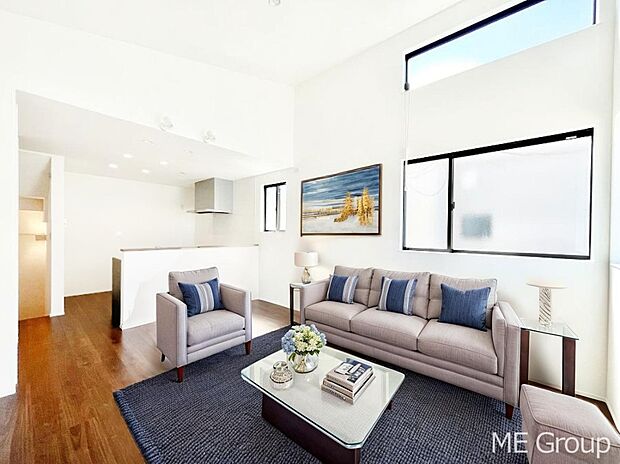 ご家族の賑やかな話し声で包まれる明るいリビング  ※家具はCGです