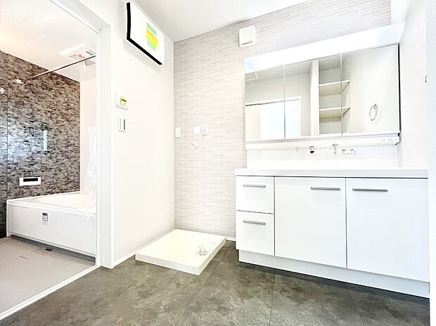 清潔感のある快適空間です。毎日の身支度も気持ち良くお使い頂けます。