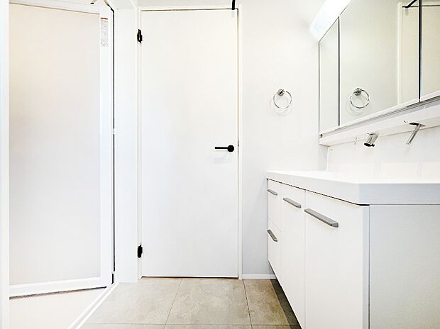 清潔感のある快適空間です。毎日の身支度も気持ち良くお使い頂けます。 