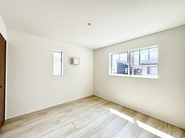 使いやすい形でベットや家具の置き方にも困ることもありません。