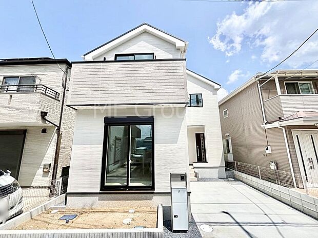 洗練された外観、上質な住空間が広がる室内は永く安心して過ごせる住居です。