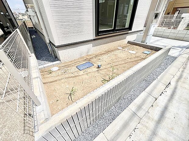 季節のお花を植えて彩りをプラス!