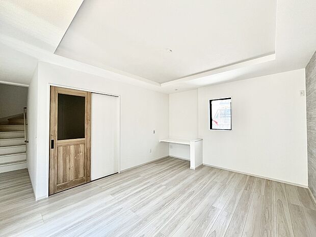 お子様の宿題やパソコンなどのデスクワークにも便利なスタディカウンター付のLDK