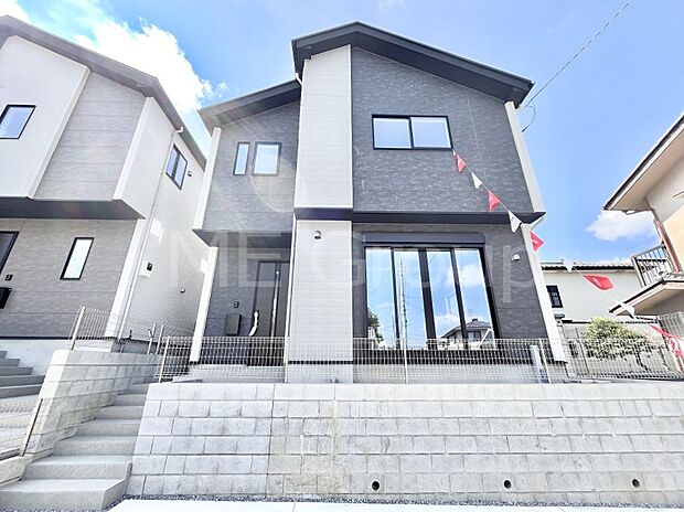 たっぷりの陽光と開放感に包まれる明るい住まい  