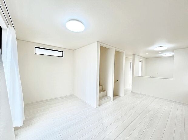 内装「ただいま」「おかえり」家族とのコミュニケーションが深まるリビングイン階段。