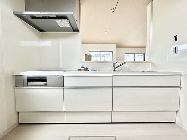 リビングを見渡せる人気のカウンターキッチン。 家族を見守りながら家事をすることができます。