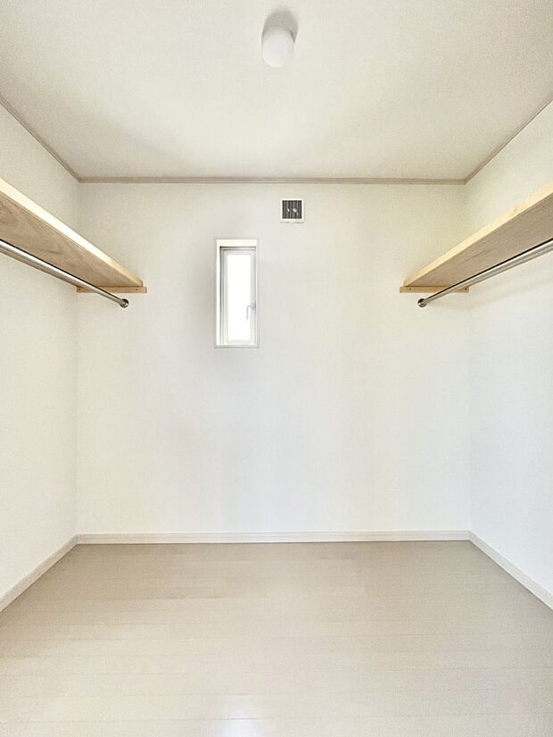 毎日の服選びが楽しくなるウォークインクローゼット 