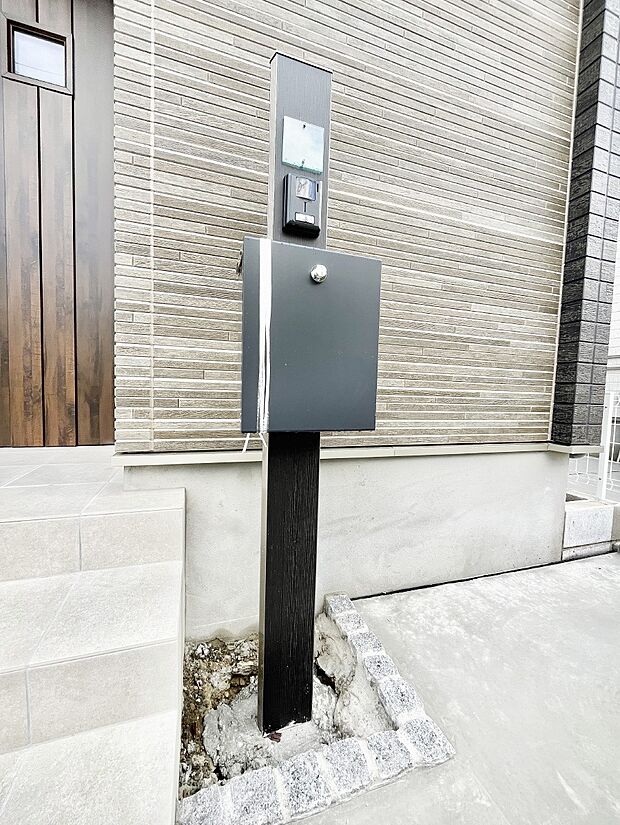 シンプルデザインのポスト。