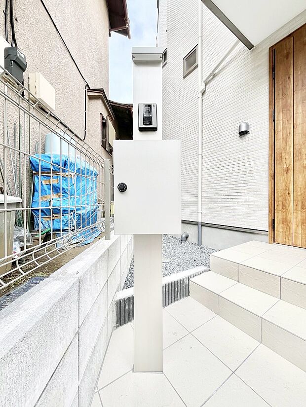 表札・インターホン・ポストをひとつに集約