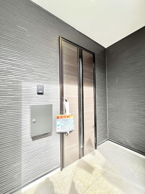 大切な家族、来客を出迎える玄関。