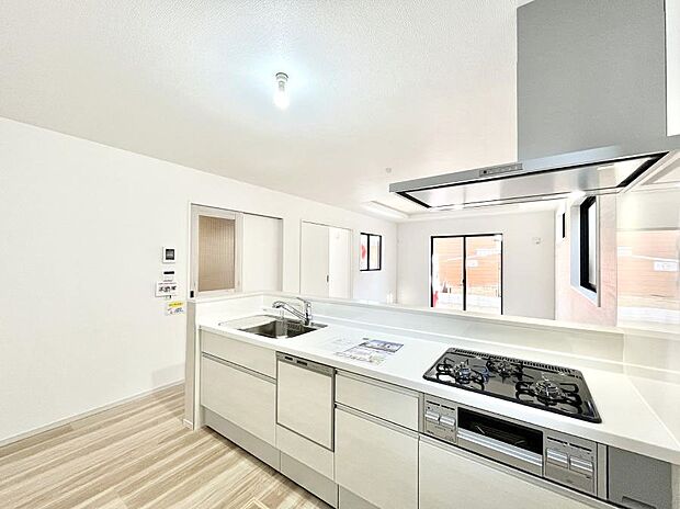 料理をしながらでもご家族との会話を楽しめる対面キッチン