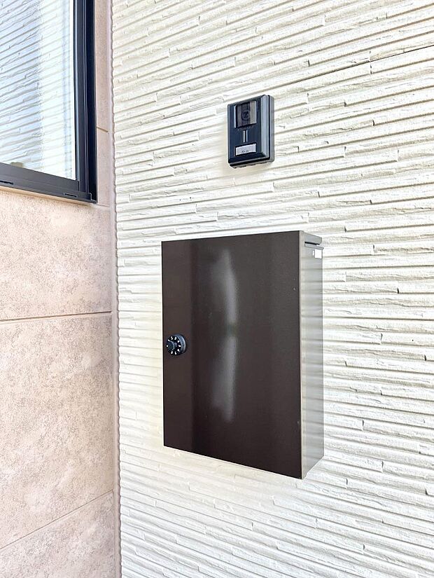 シンプルデザインのポスト。