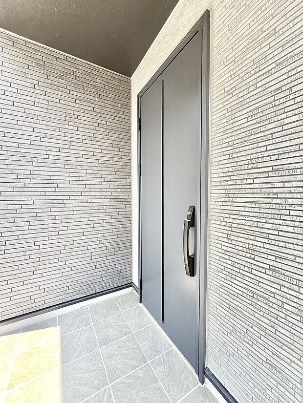 住まいの顔を演出する、玄関ドア。 