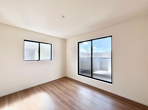 明るいバルコニーサイドに洋室を設置。目覚めの良い寝室に。