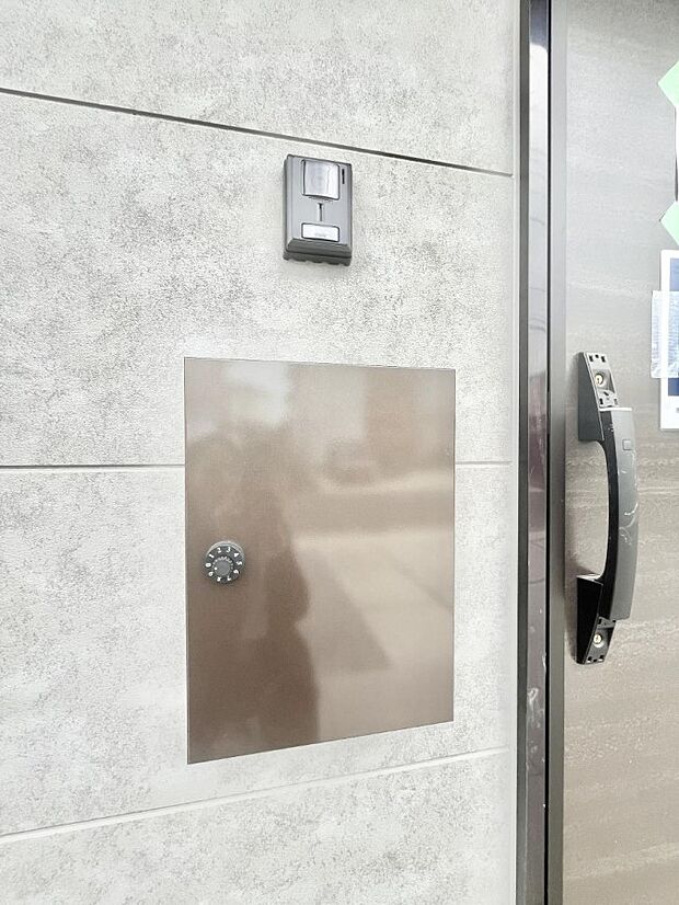 シンプルで落ち着きのある建物は住むかたの個性でオリジナルなものになっていきます。