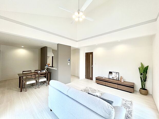 落ち着いた雰囲気のＬＤＫは家族みんなの快適空間  