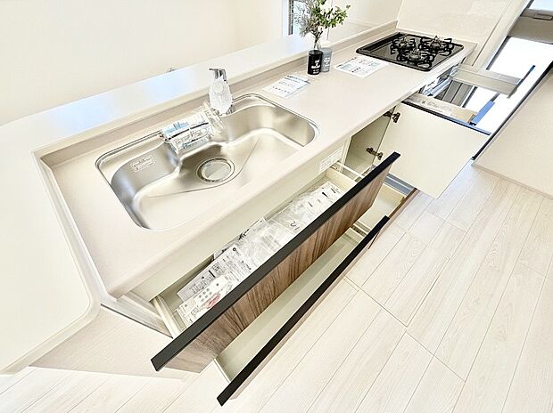 使いやすさを優先したスライド式収納タイプ！