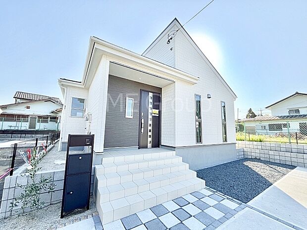 洗練された外観、上質な住空間が広がる室内は永く安心して過ごせる住居です。