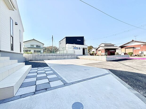 駐車2台可能！急なお客様の駐車に。また、ご家族の自転車スペースとしても大活躍。