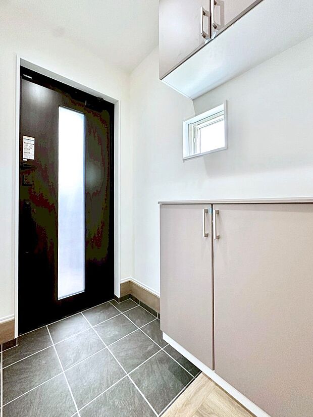 飾り棚を利用して、お越しいただくお客様をおもてなしできます。