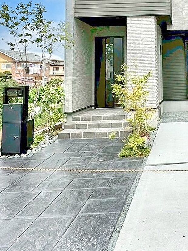 大切な家族、来客を出迎える玄関。