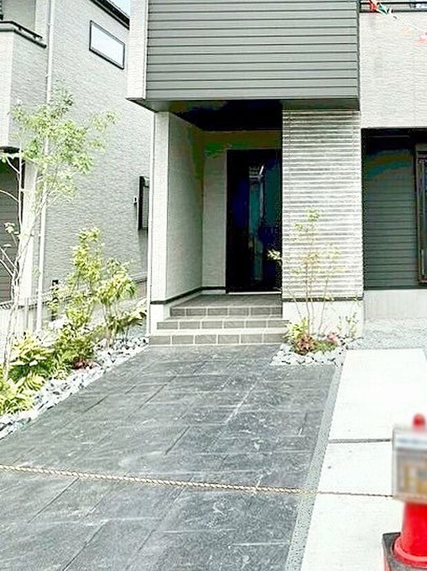 大切な家族、来客を出迎える玄関。