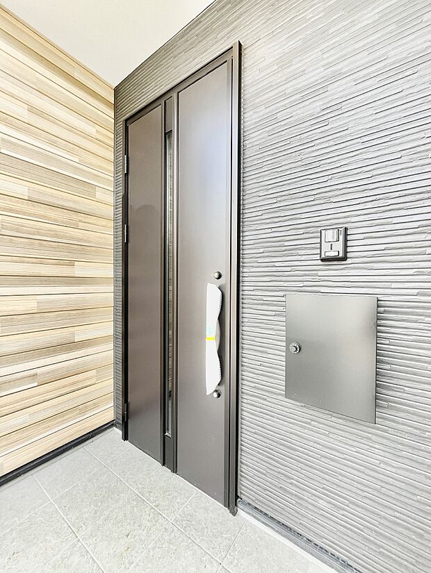 大切な家族、来客を出迎える玄関。