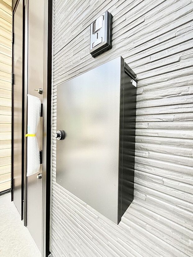 シンプルデザインのポスト。