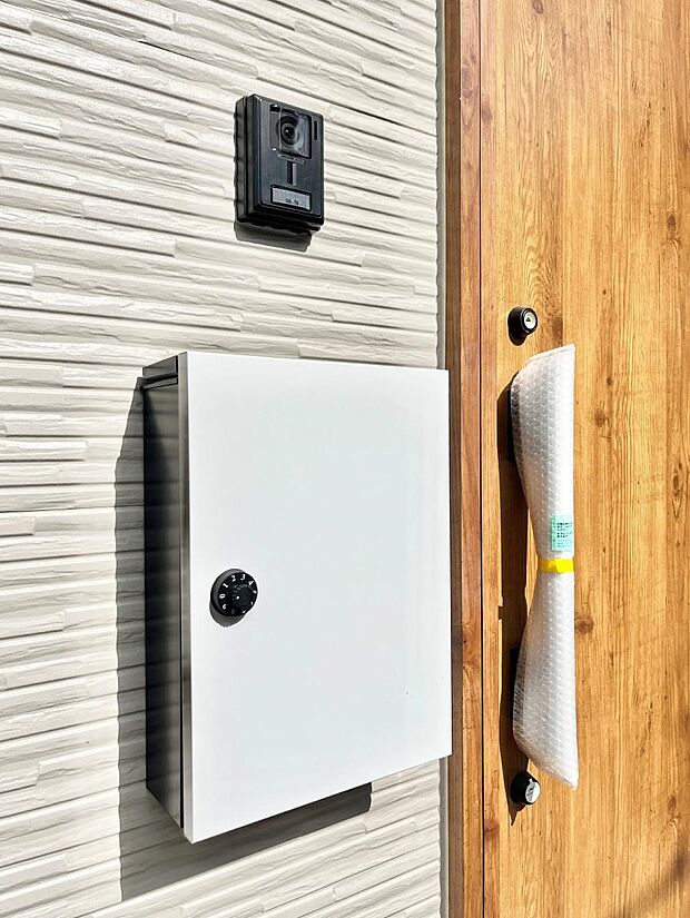 シンプルデザインのポスト。