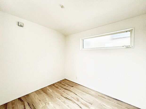 窓からのやさしい光が心地よいプライベートルーム