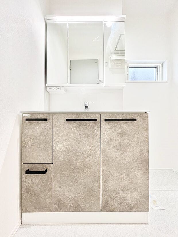 収納力と機能性に優れた洗面化粧台