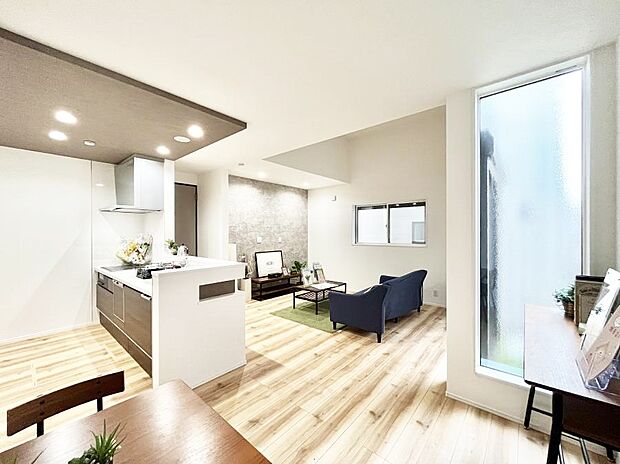 落ち着いた雰囲気のLDKは家族みんなの快適空間