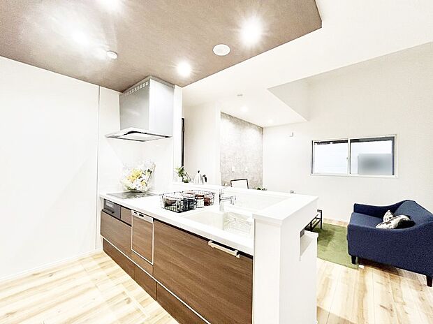 料理をしながらご家族との会話を楽しめる対面カウンターキッチン