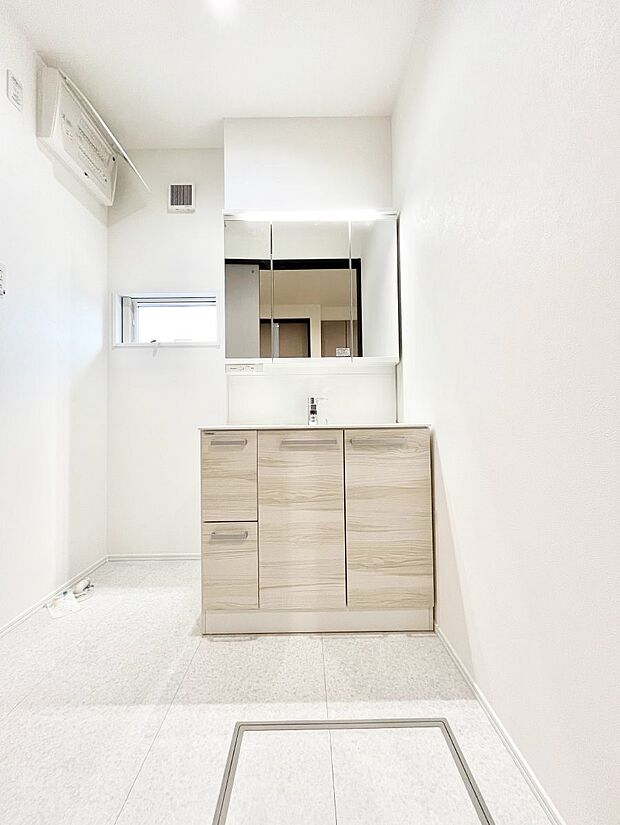 収納力と機能性に優れた洗面化粧台